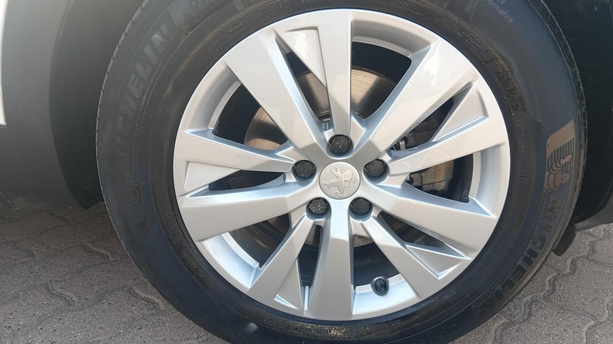 Peugeot 3008 1.5 HDI 130CV EAT8 Business
